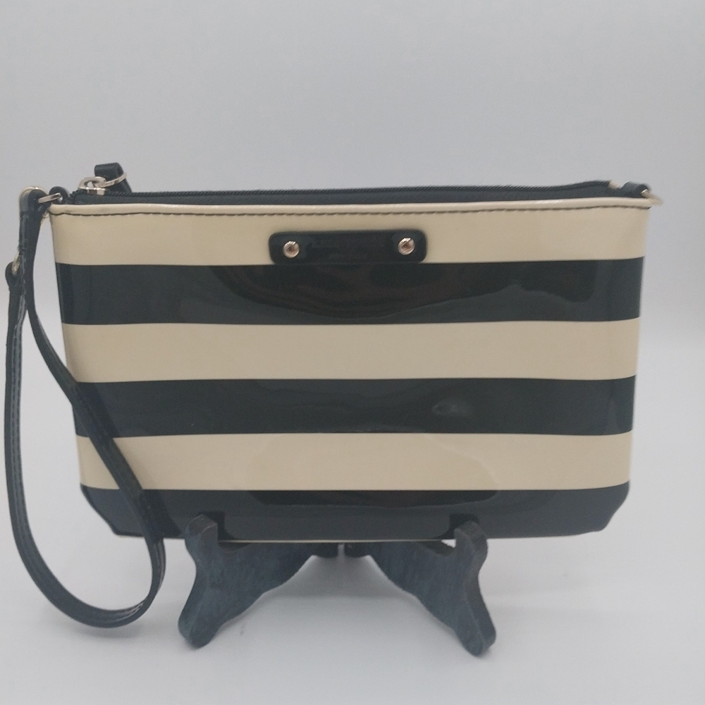 COACH PATENT LEATHER STRIPED WRISTLET